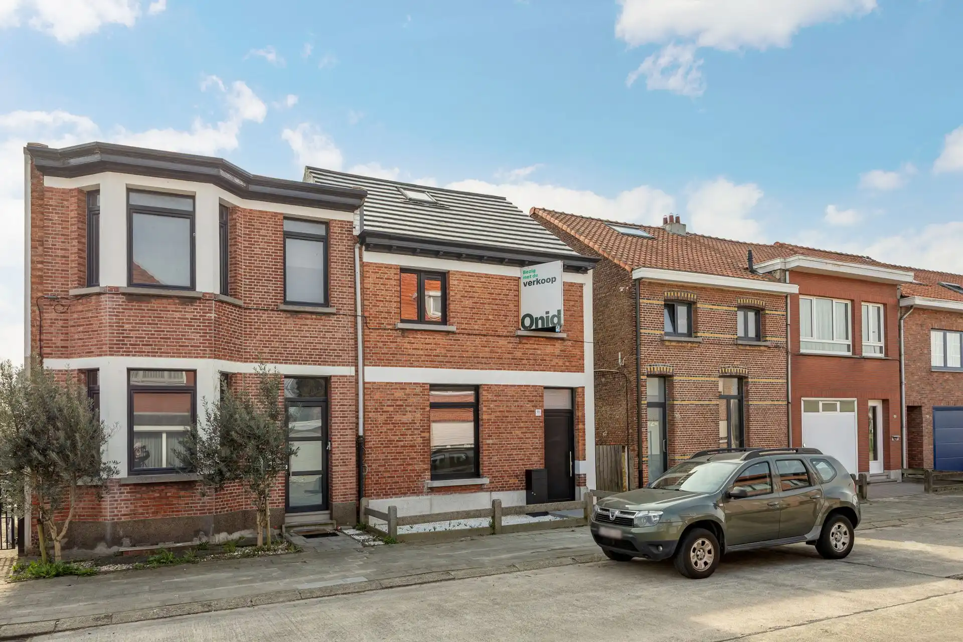 Gerenoveerde gezinswoning met tuin in rustige omgeving foto {{pictureIndex}}