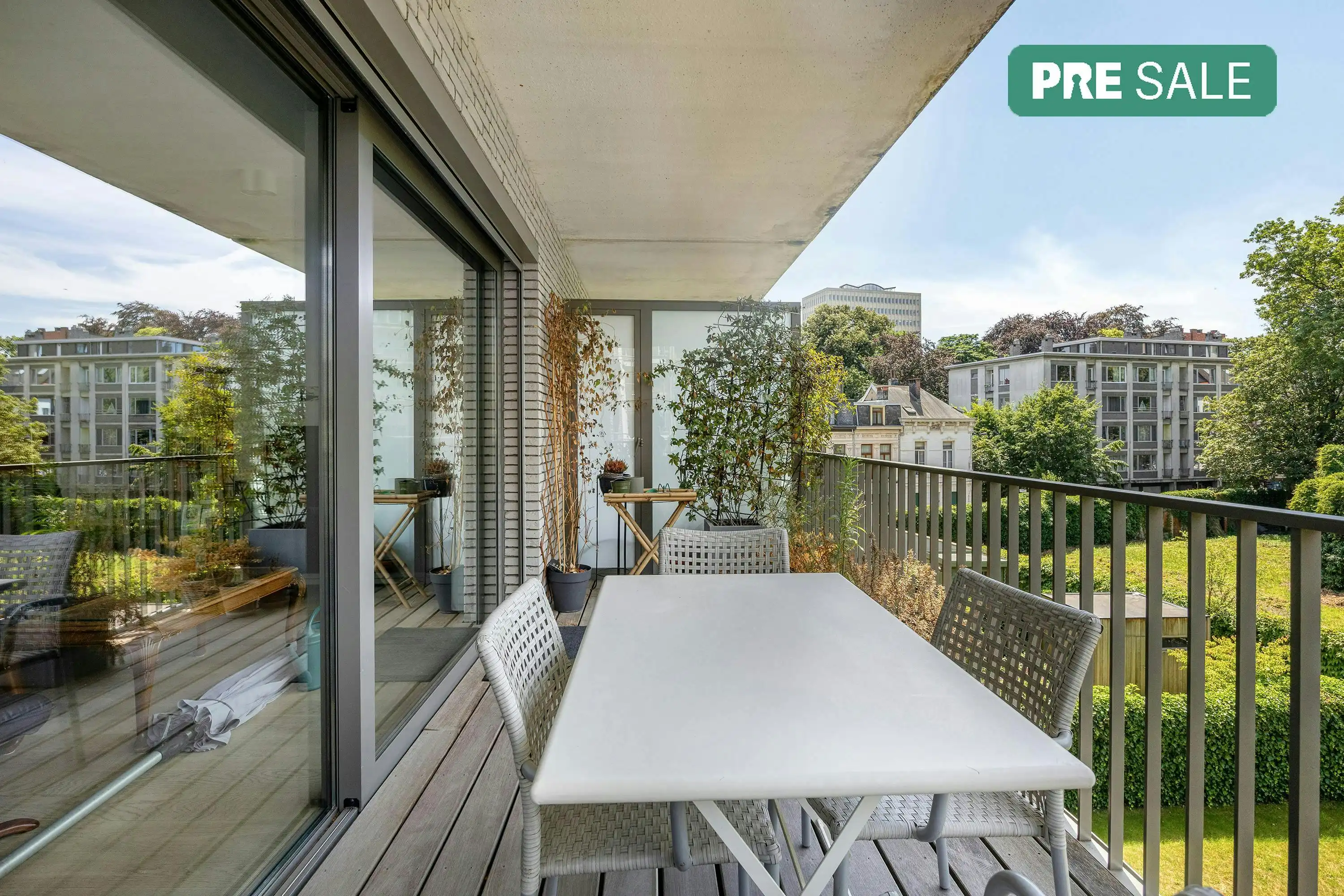 Recent appartement met twee slaapkamers en terras te koop in Antwerpen foto 8