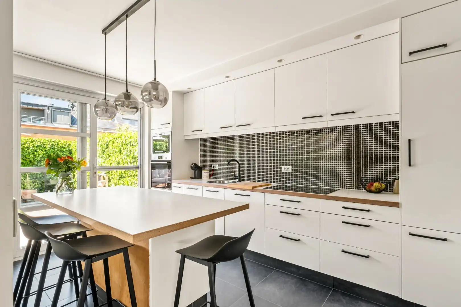 Halfopen woning met 3 slaapkamers, garage en tuin in Ardooie foto 9