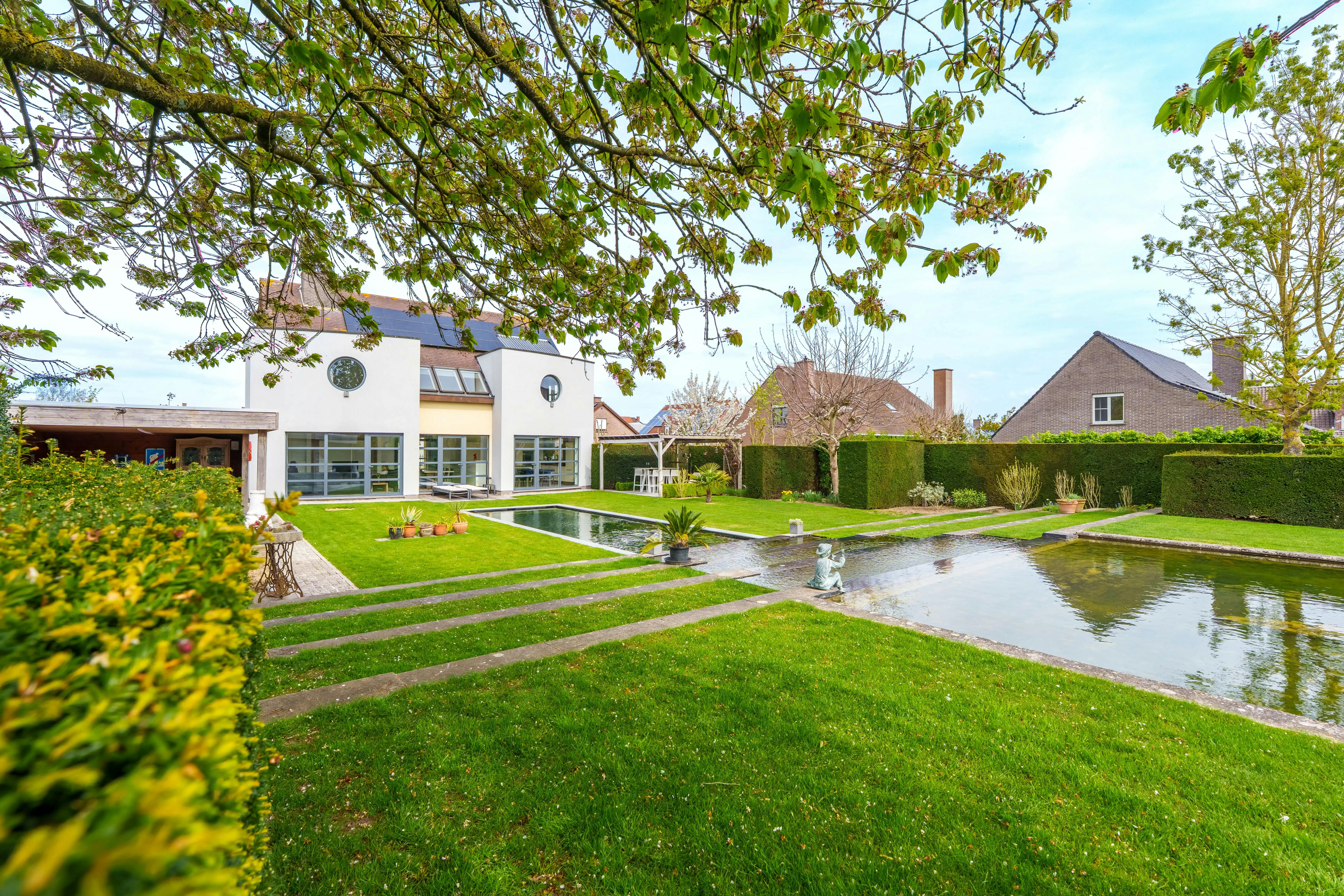 Villa op 2300 m² en vier slaapkamers te koop in Kortrijk! foto 5