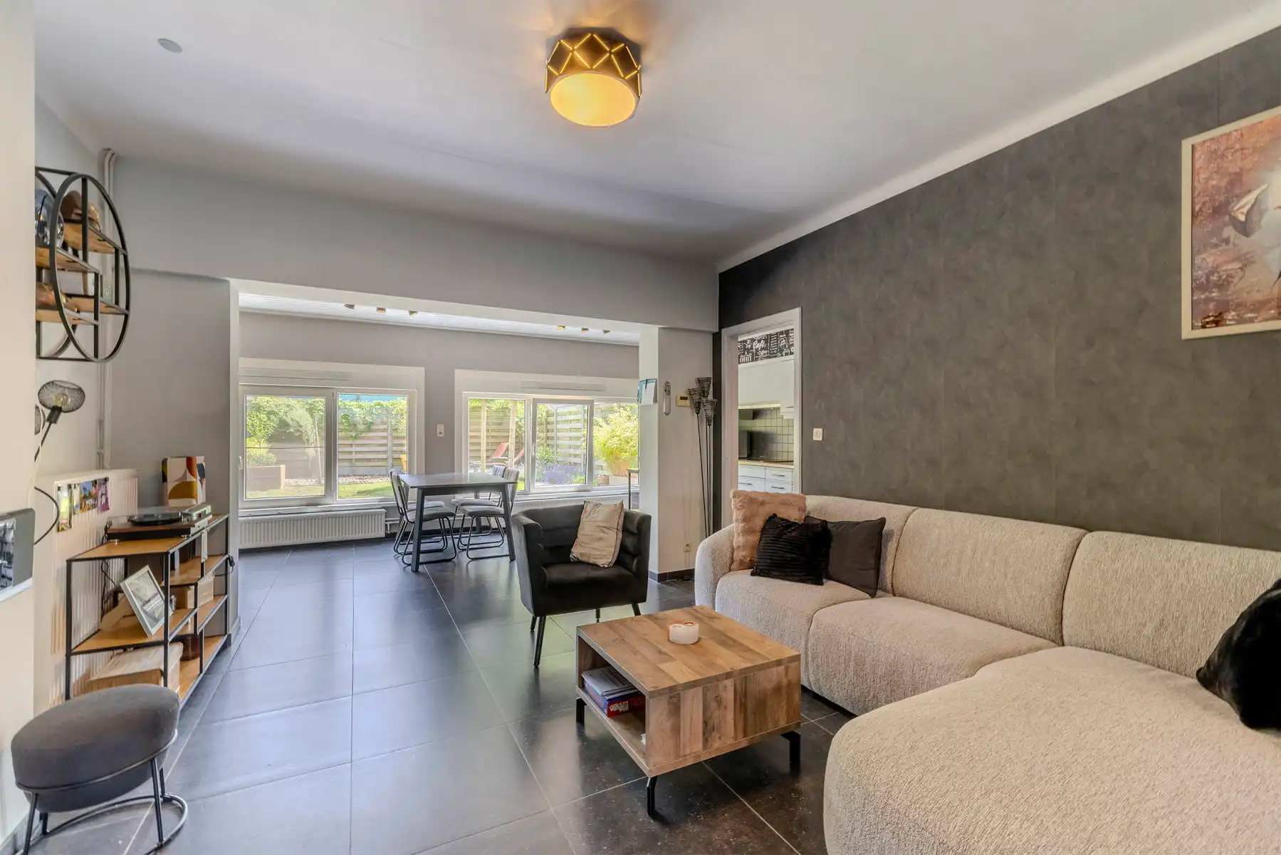 Instapklare woning met 4 slpks, 2 badks en gezellige tuin foto 3