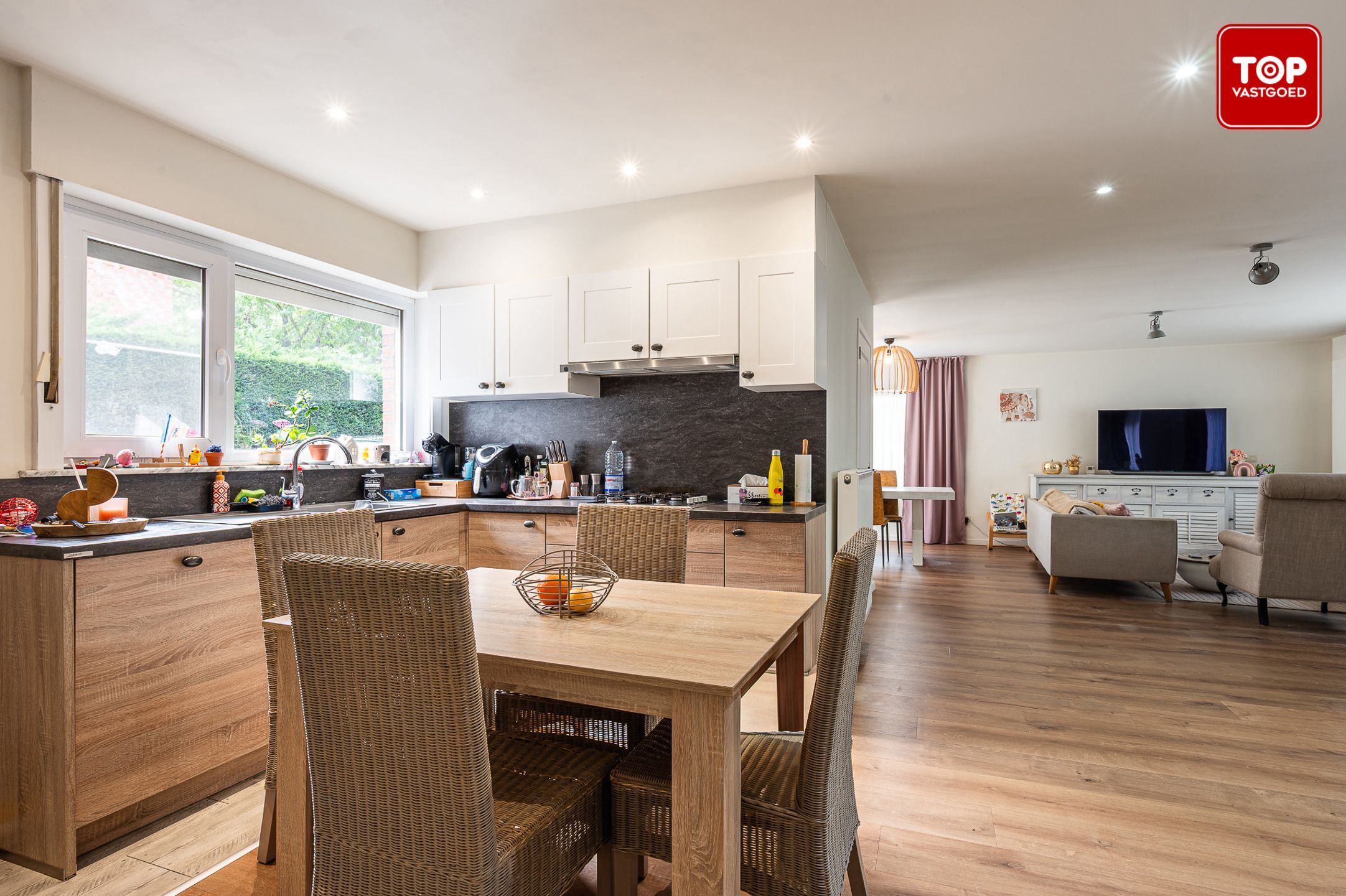 Alleenstaande woning met 3 slaapkamers, 2 badkamers en inpandige garage  foto 10