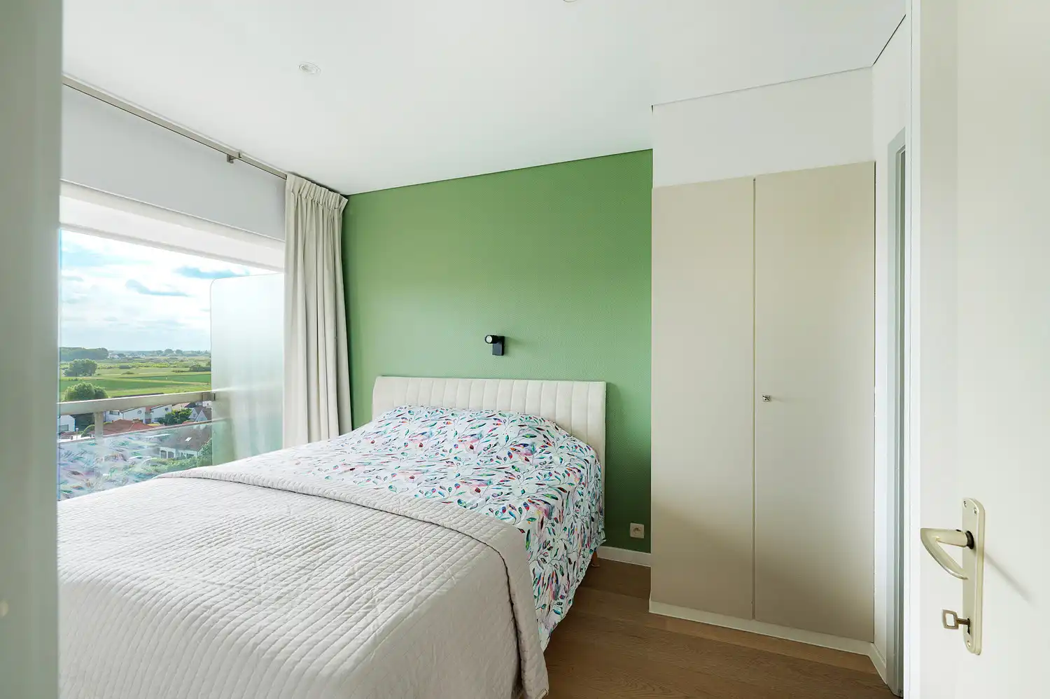 Vernieuwd 1 slaapkamerappartement met open zichten en groot terras foto 7