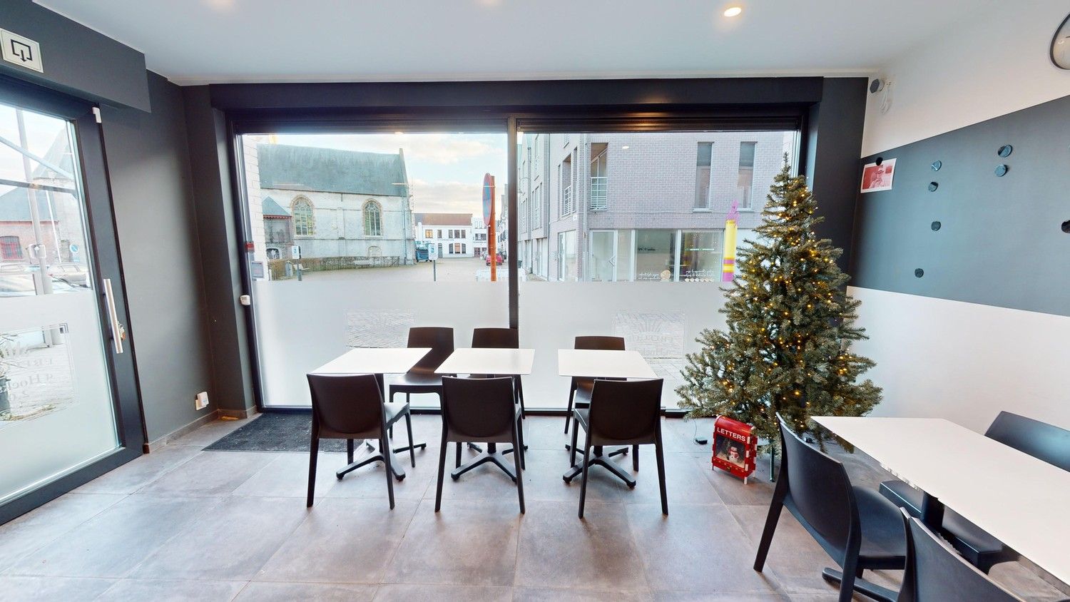 Handelspand (frituur) met gerenoveerde woning! foto 5