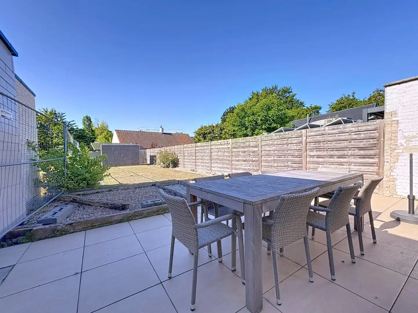 Ruim appartement met private tuin. foto 8