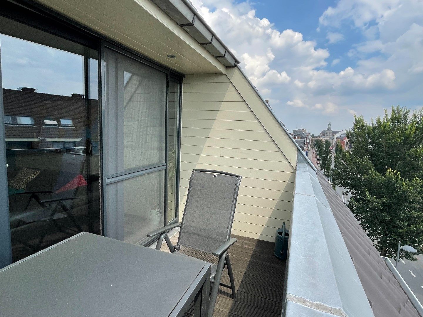 Hedendaags appartement met terras. foto 5