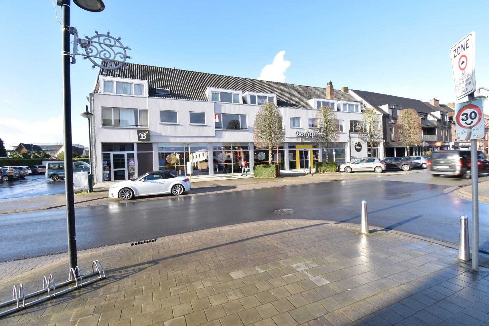 Appartement met 2 slaapkamers en garage vlakbij station! foto {{pictureIndex}}