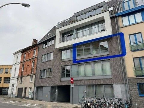 Instapklaar, lichtrijk 2 slpk/appartement met groot terras in centrum Gent foto {{pictureIndex}}