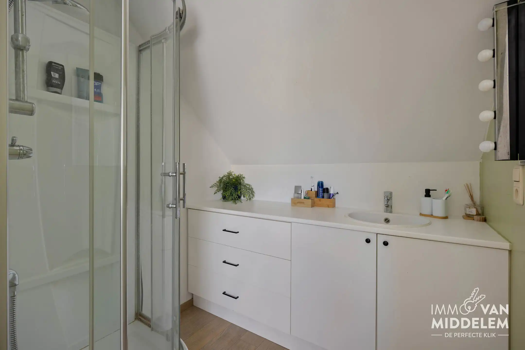 CHARMANTE VILLA MET ZWEMBAD EN VEELZIJDIG BIJGEBOUW foto 23