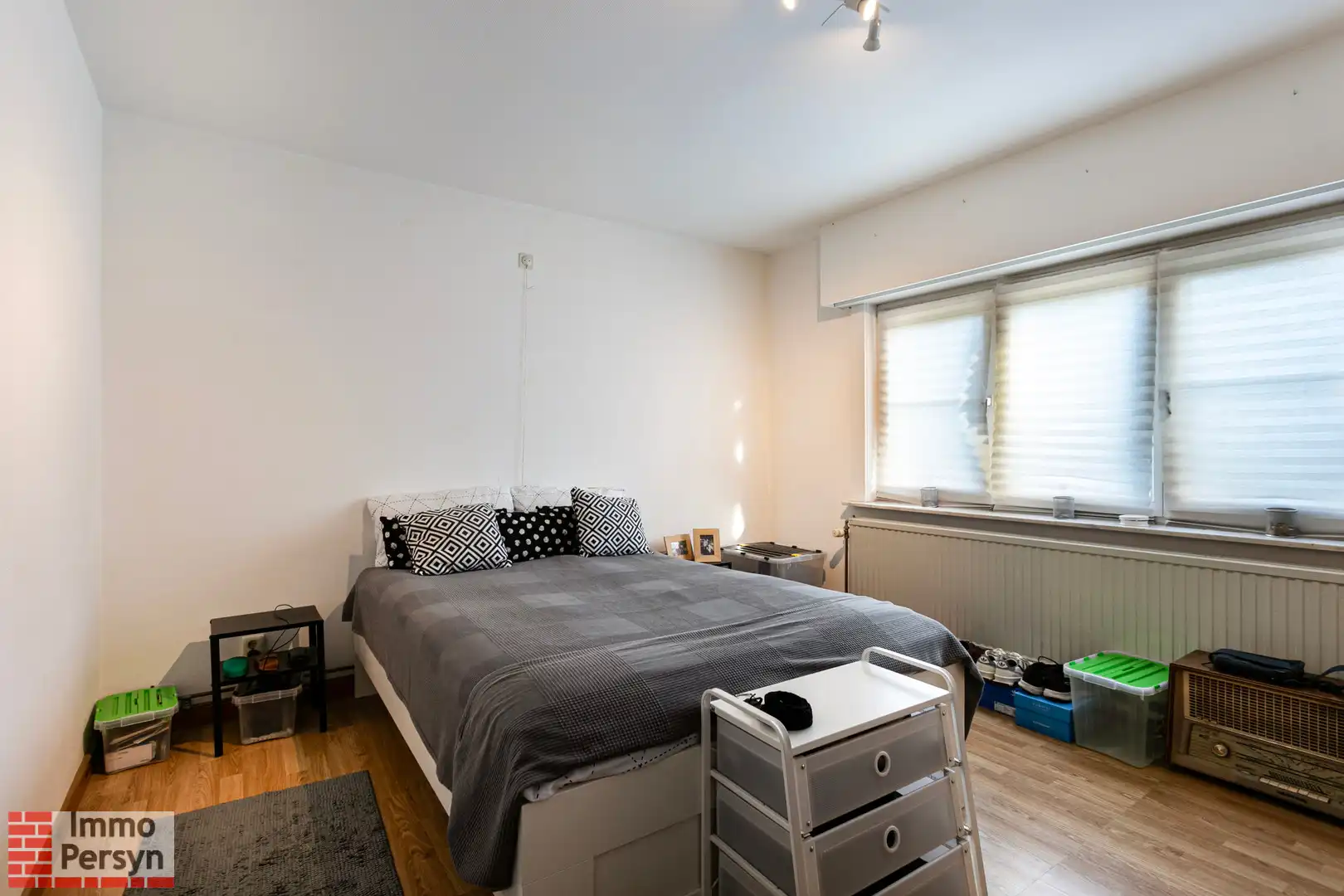 Handelspand met bovenliggend appartement en achterliggende bouwgrond. foto 24