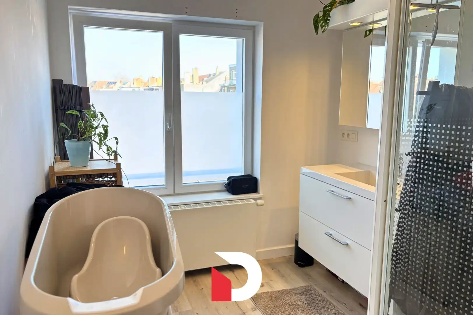 Lichtrijk appartement met garagebox vlakbij centrum Brugge foto 11