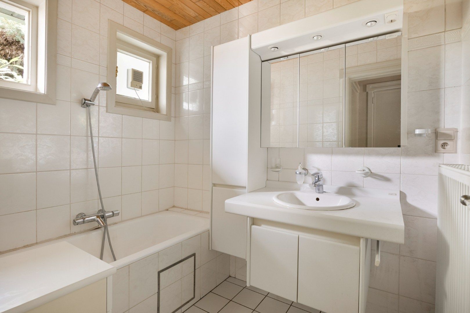 Te renoveren woning met 4 ruime slpks en praktijkruimte op 493 m² te St.-Jozef-Olen ! foto 13