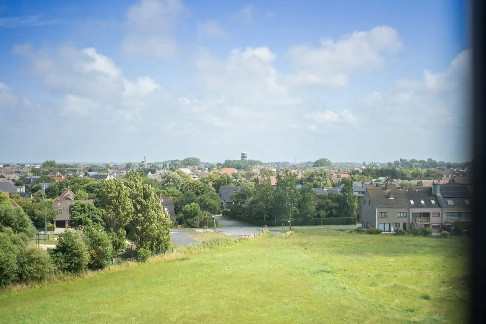 Instapklaar gemeubeld 2-slaapkamerappartement met zeezicht en duinenzicht te Bredene  foto 18