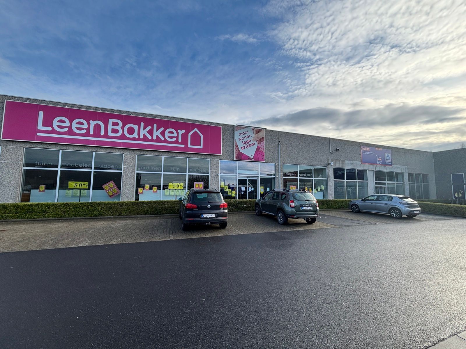 Baanwinkel van 1.700 m² te huur in Oostende foto 4