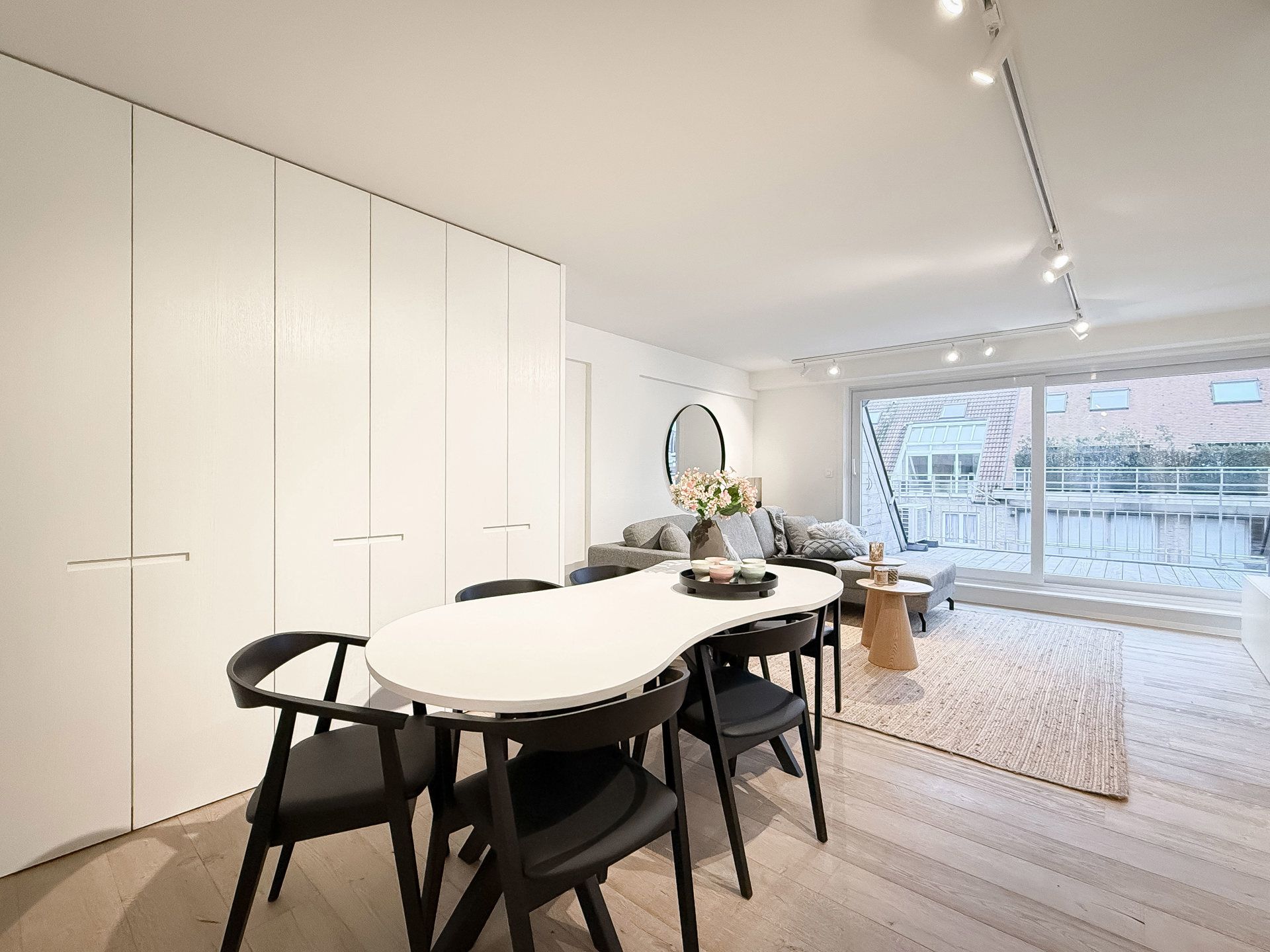 Stijlvol gerenoveerd duplex-appartement met 2 zonneterrassen foto 6