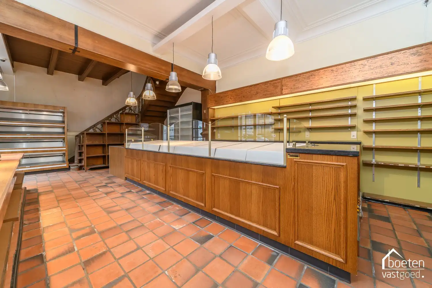 VEURNE: Karaktervol eigendom, type herenwoning, in het bruisende hart van Veurne-centrum, met een waaier van mogelijkheden! foto 4