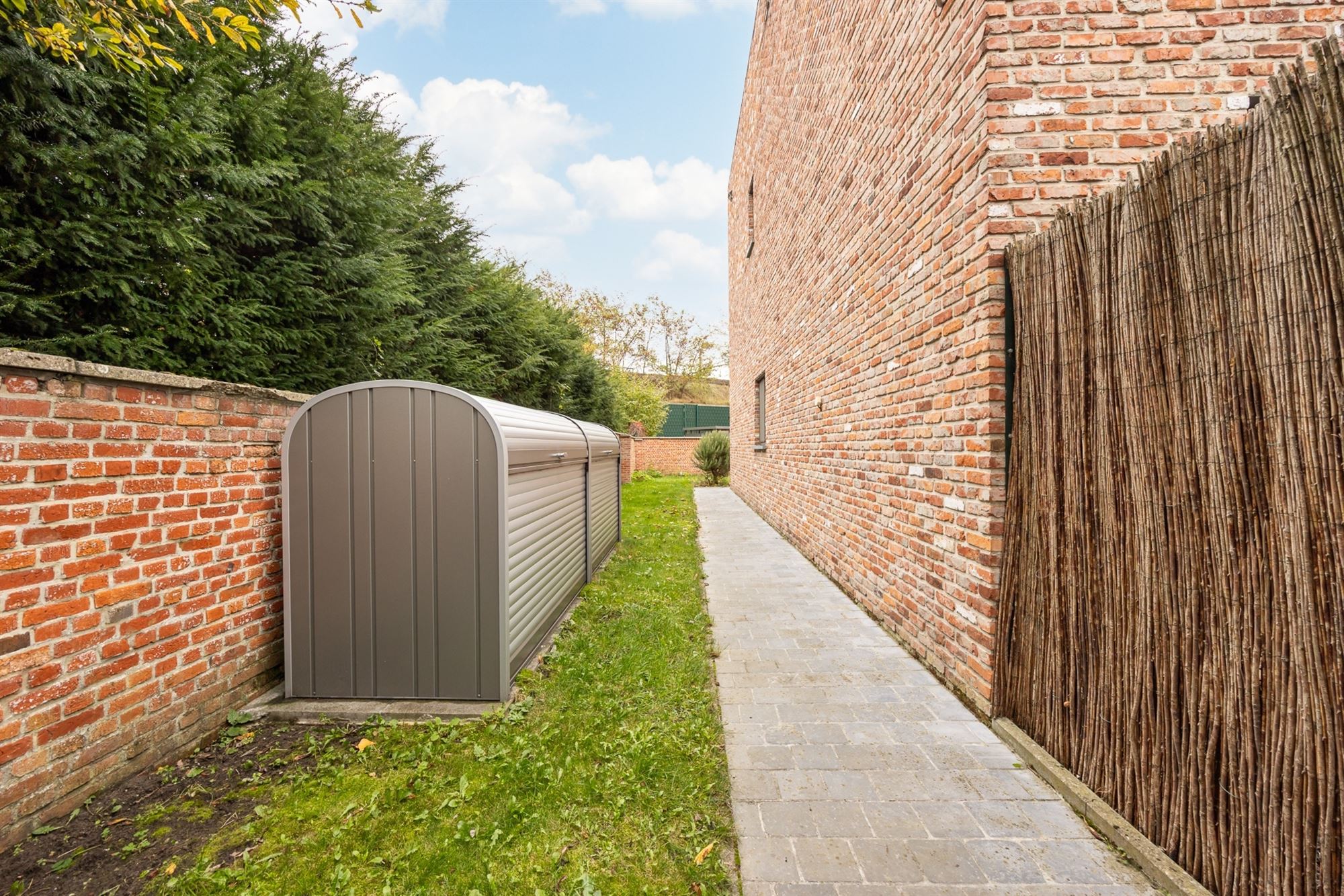Halfopen energiezuinige woning met drie slaapkamers foto 25