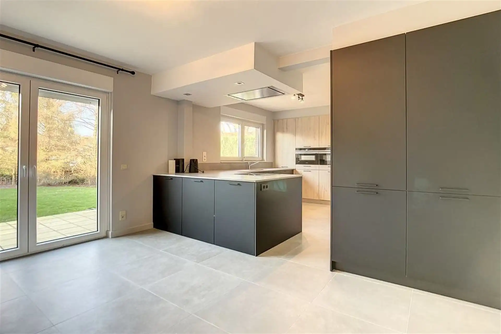 Villa met mooie tuin in rustige straat foto 2