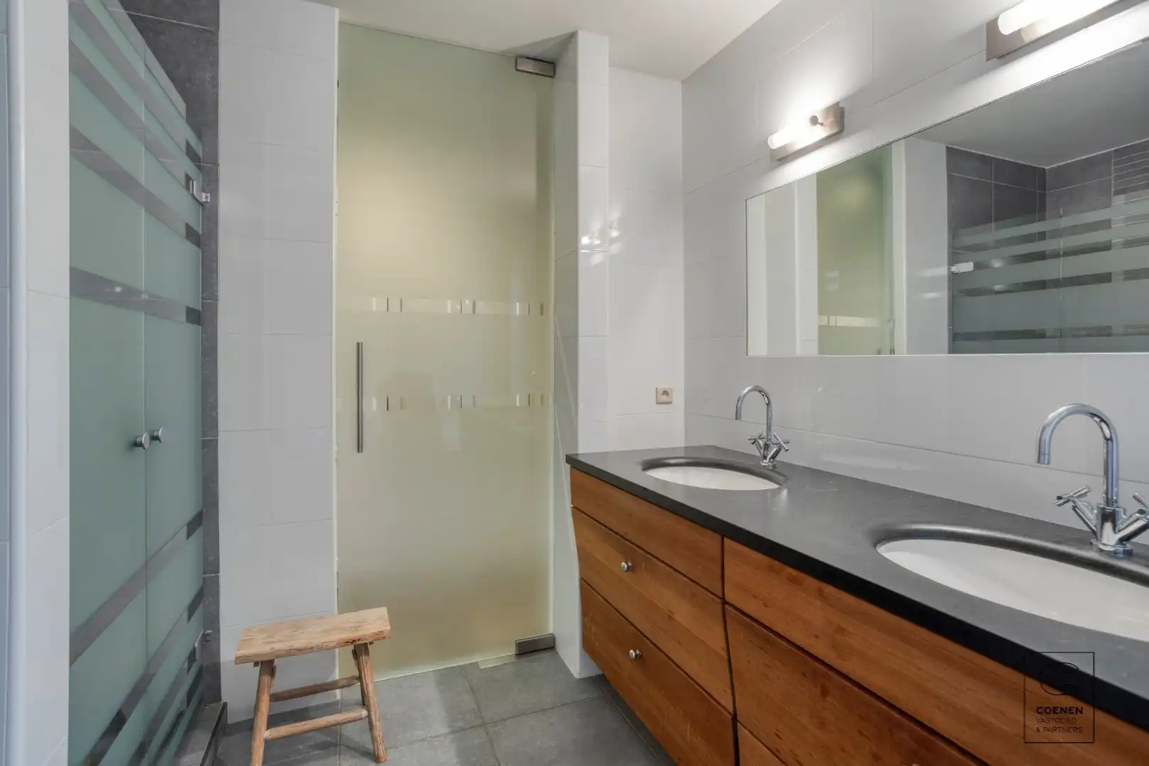 Prachtige woning met een bew. opp. van 302 m², 6 slpk, 3 bk en prachtige tuin met zwembad  foto 18