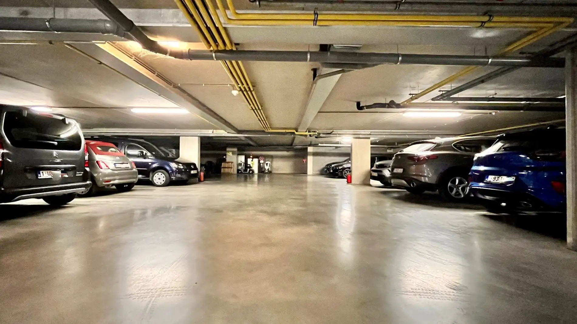 INVESTERING - 4  ondergrondse autostaanplaatsen TE KOOP! foto 2