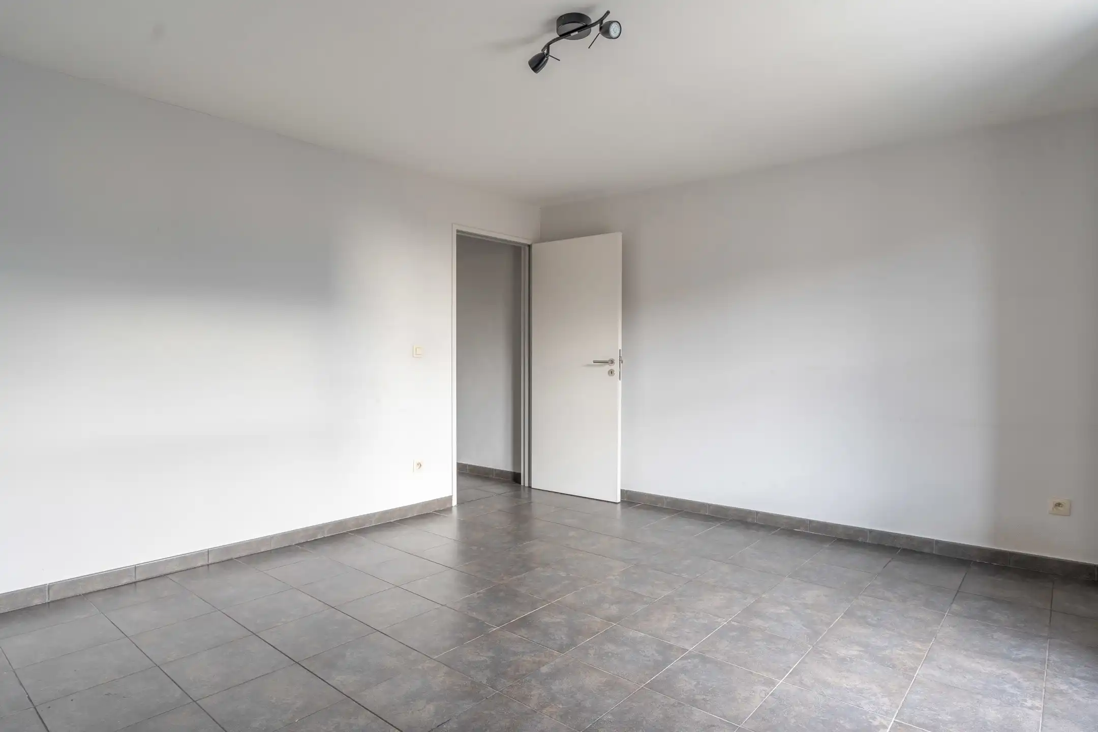 Modern 2-slaapkamer appartement met terras te Turnhout. foto 8