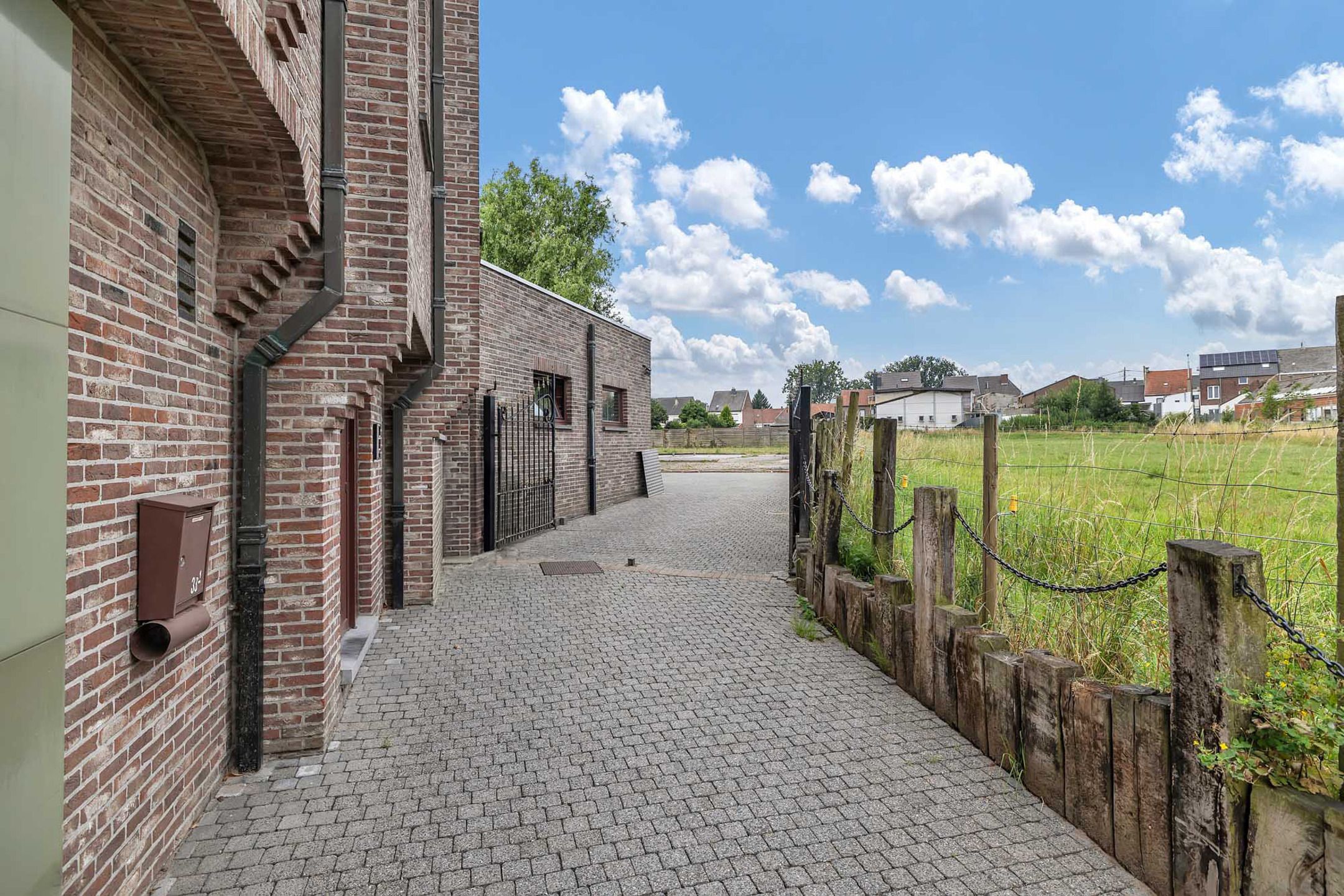 Handelswoning met ruime garage  foto 19