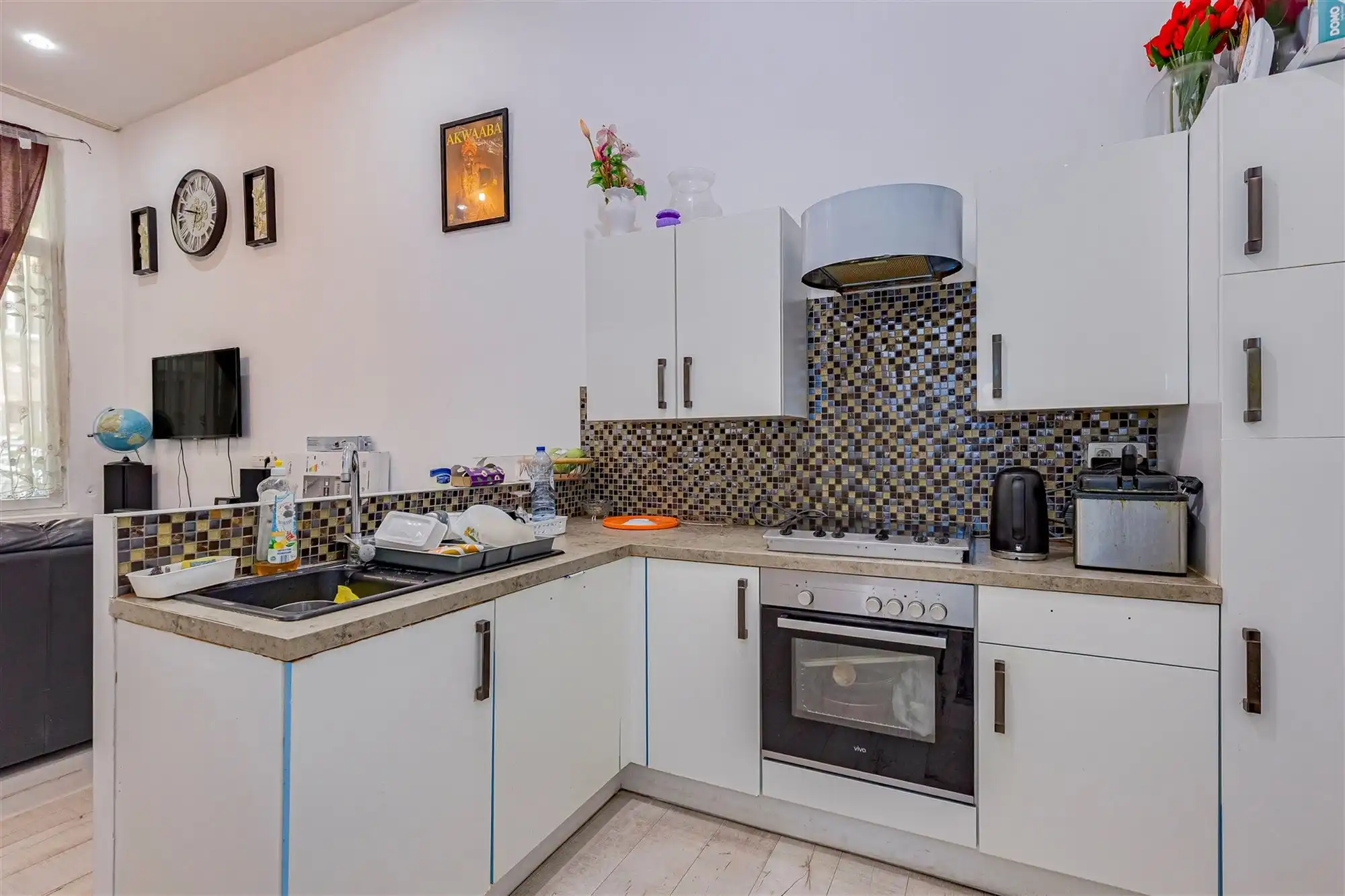 Woning opgedeeld in 4 verhuurde appartementen foto 3