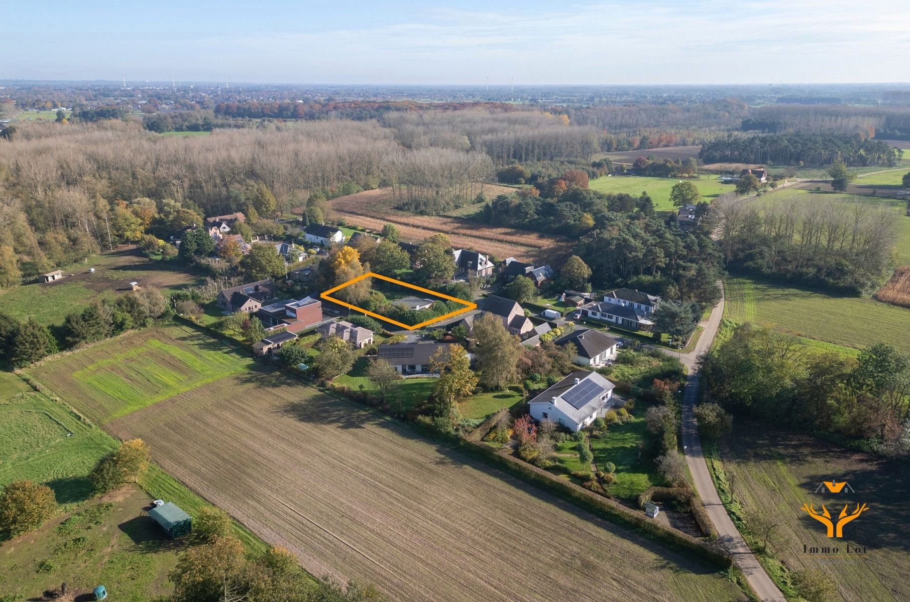 Groot perceel bouwgrond in residentiële woonwijk voor OB foto {{pictureIndex}}