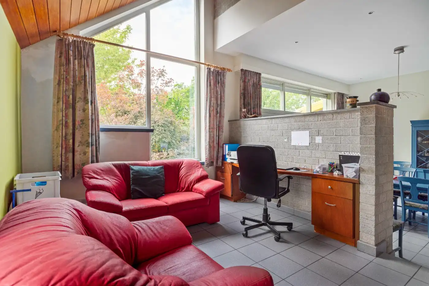 Vrijstaande architectenwoning met 5 slpk., atelier en dubbele garage op ruim perceel met zicht op de velden foto 9