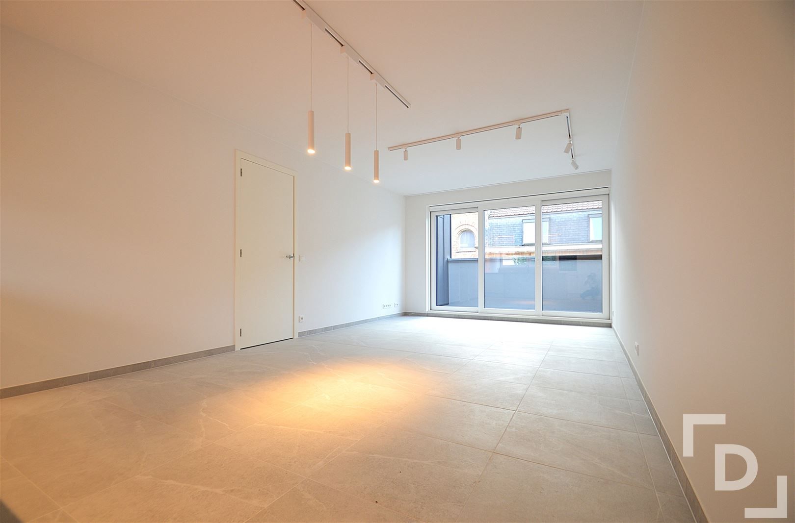 Nieuwbouwappartement van hoogwaardige afwerking met staanplaats te huur in centrum Ieper foto 2