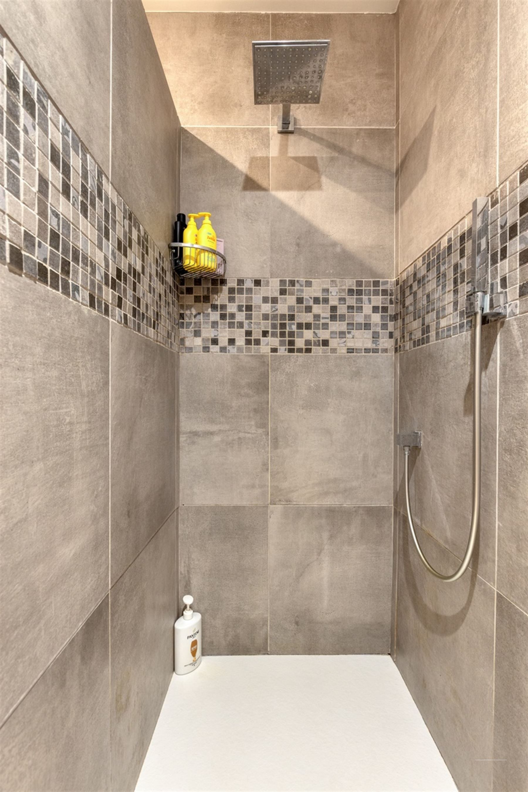 Stijlvolle instapklare woning met 3 slaapkamers foto 15