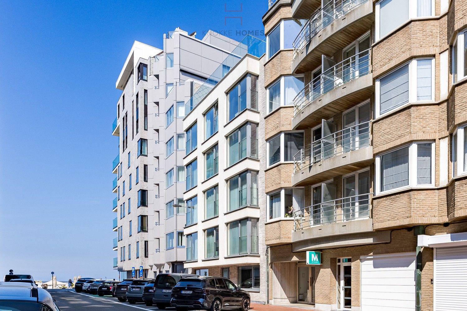 Volledig gerenoveerd, lichtrijk appartement met zijdelings zeezicht nabij het Driehoeksplein foto {{pictureIndex}}
