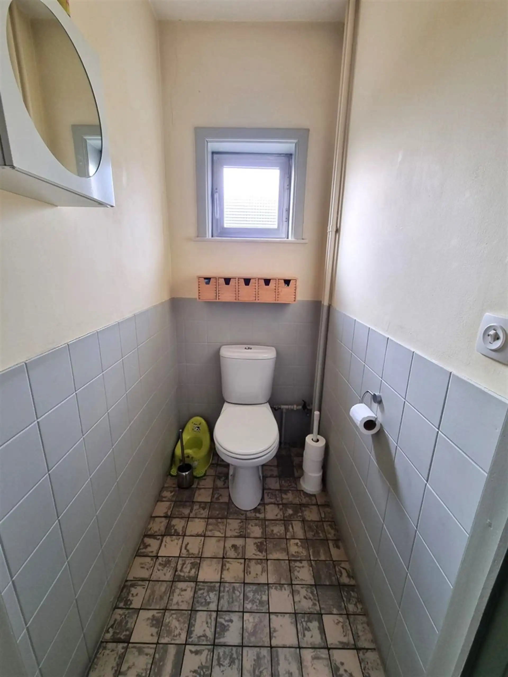 Instapklare gezinswoning, grote slaapkamers, nieuwe keuken en badkamer met zuidgerichte tuin en garage foto 13
