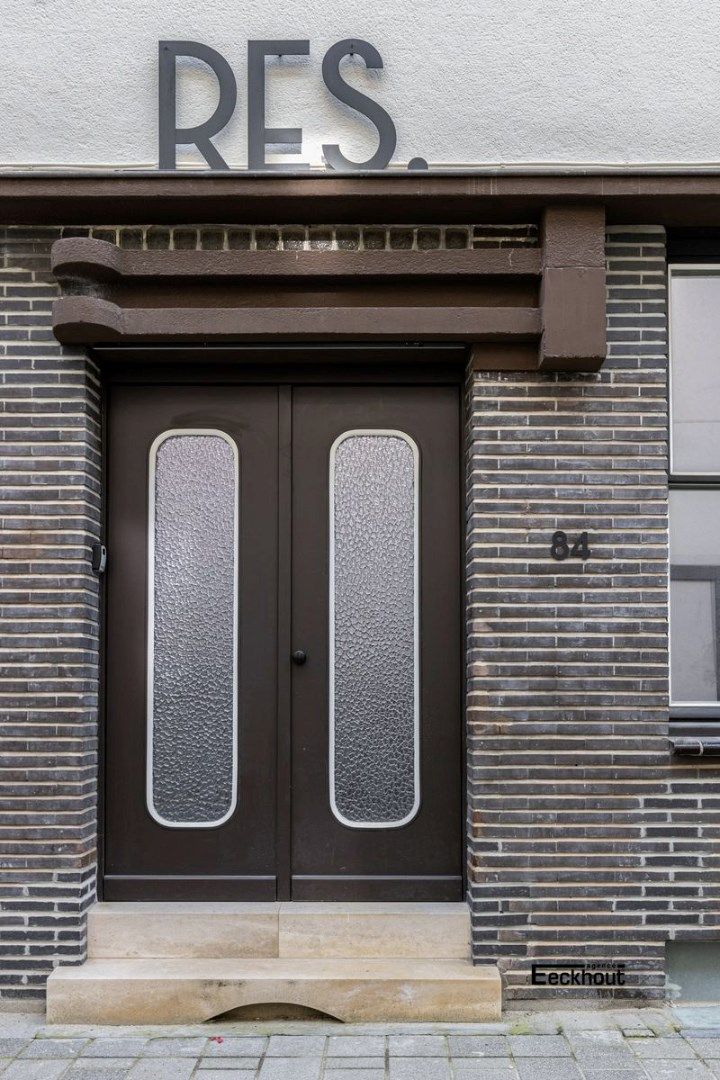 Instapklaar handelspand in de klassevolle vernieuwbouw 'Residentie Derycker'. foto 4