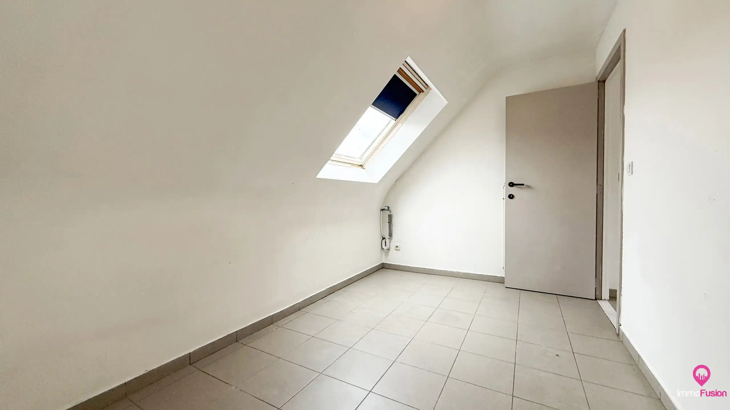 Dakappartement met 2 slpks, terras en parkeerplaats! foto 13