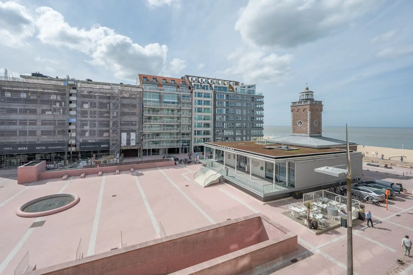 Gezellig appartement met zonnig terras en zijdelings zeezicht aan het Lichttorenplein foto {{pictureIndex}}