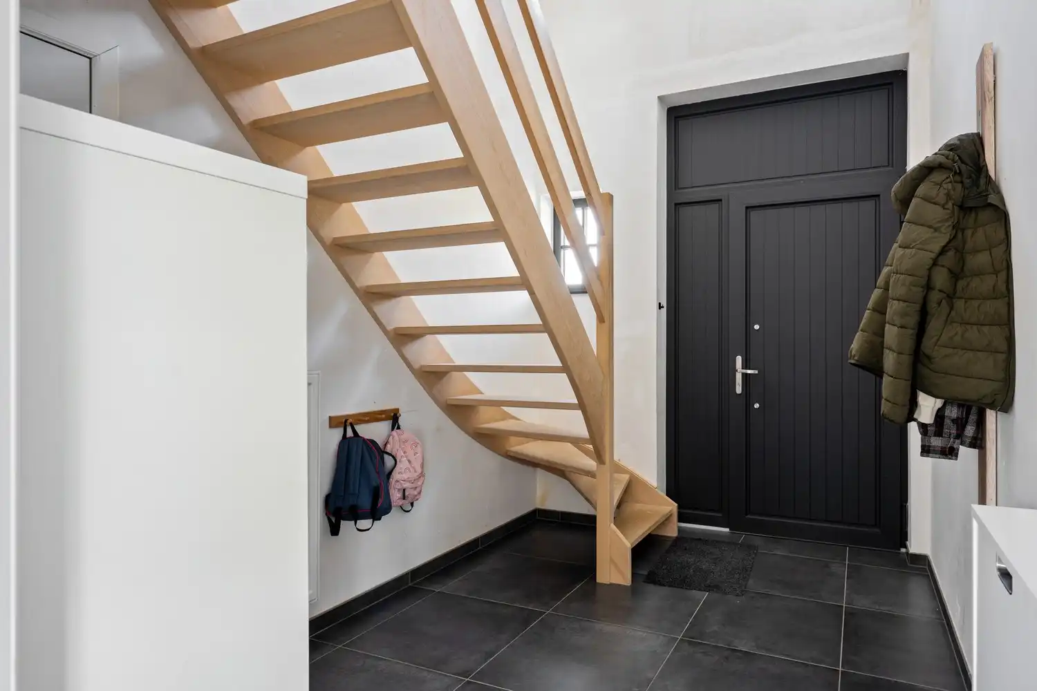 Energiezuinige villa met praktijkruimte en 4 slpkrs foto 12