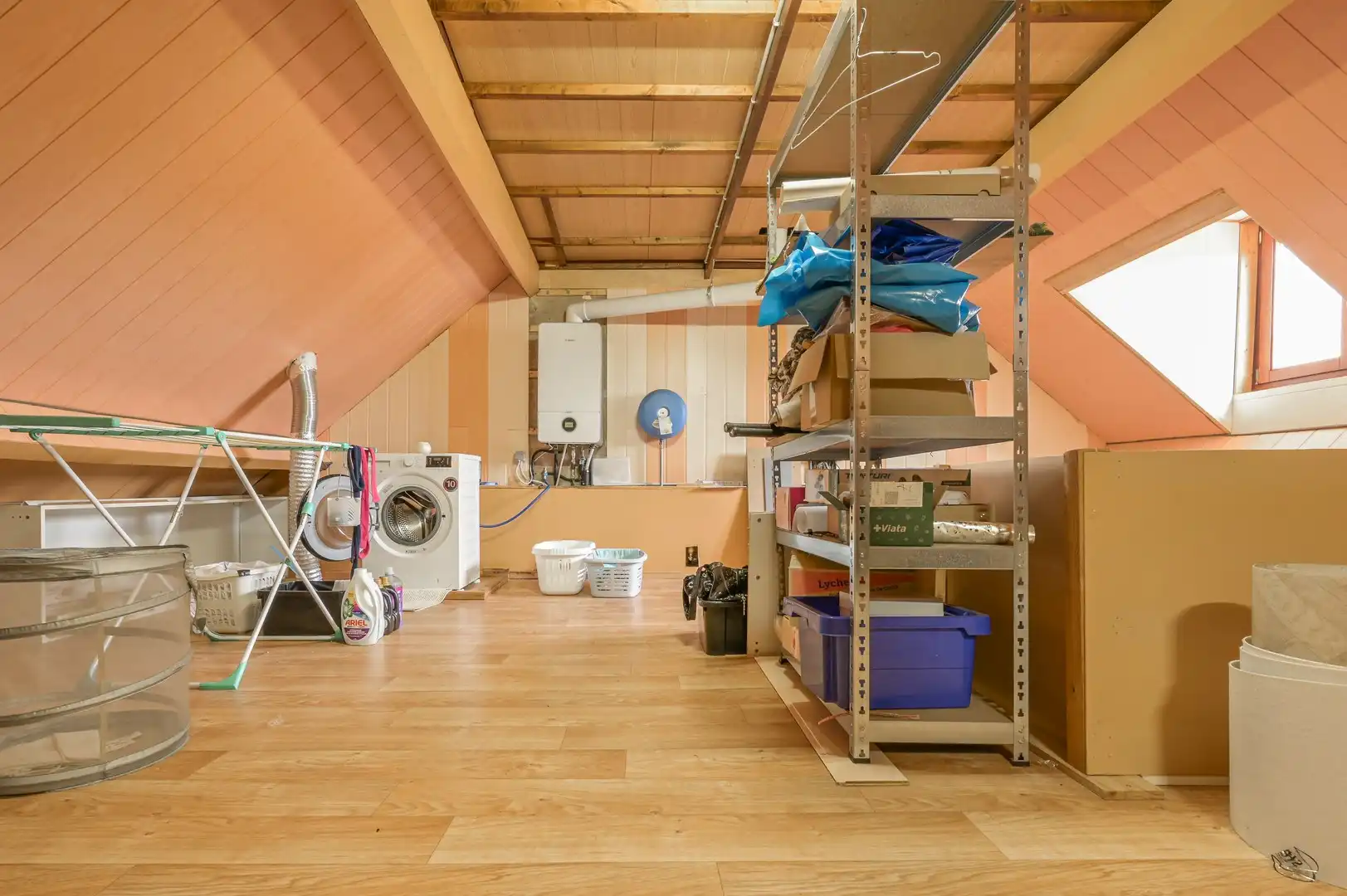 APPARTEMENT MET 2 SLAAPKAMERS, RUIME ZOLDER & TERRAS foto 9