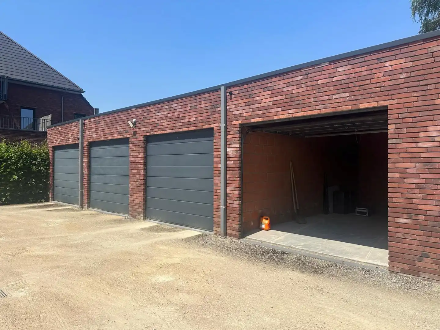 Garagebox centraal gelegen te Beernem foto 4