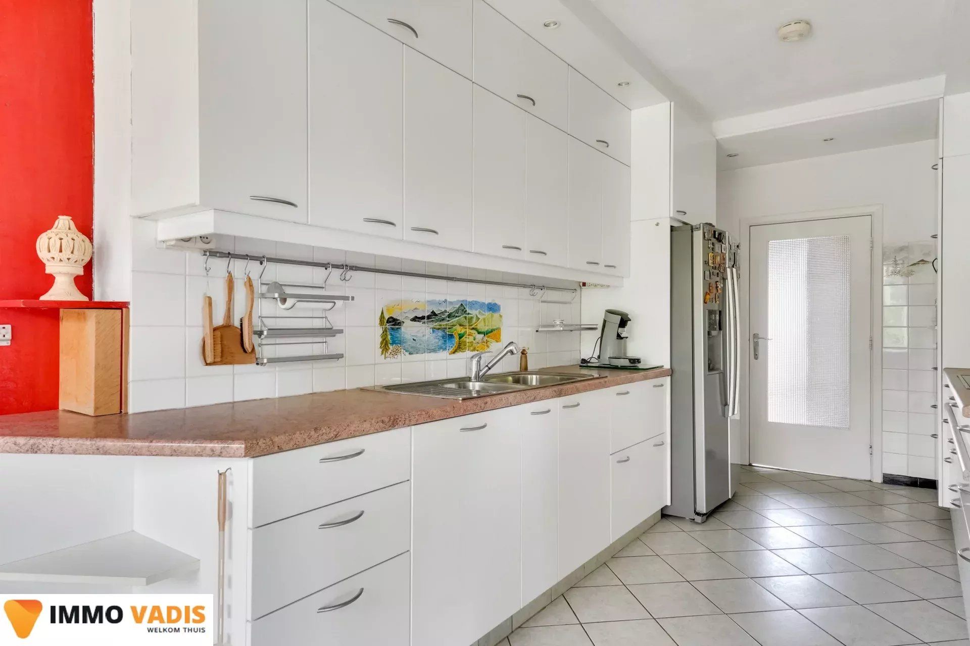 Te renoveren woning met  garage en mooie tuin foto 8
