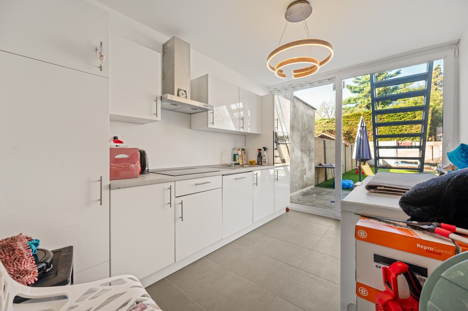 Grote eengezinswoning met polyvalente ruimte en zonnige tuin foto 14