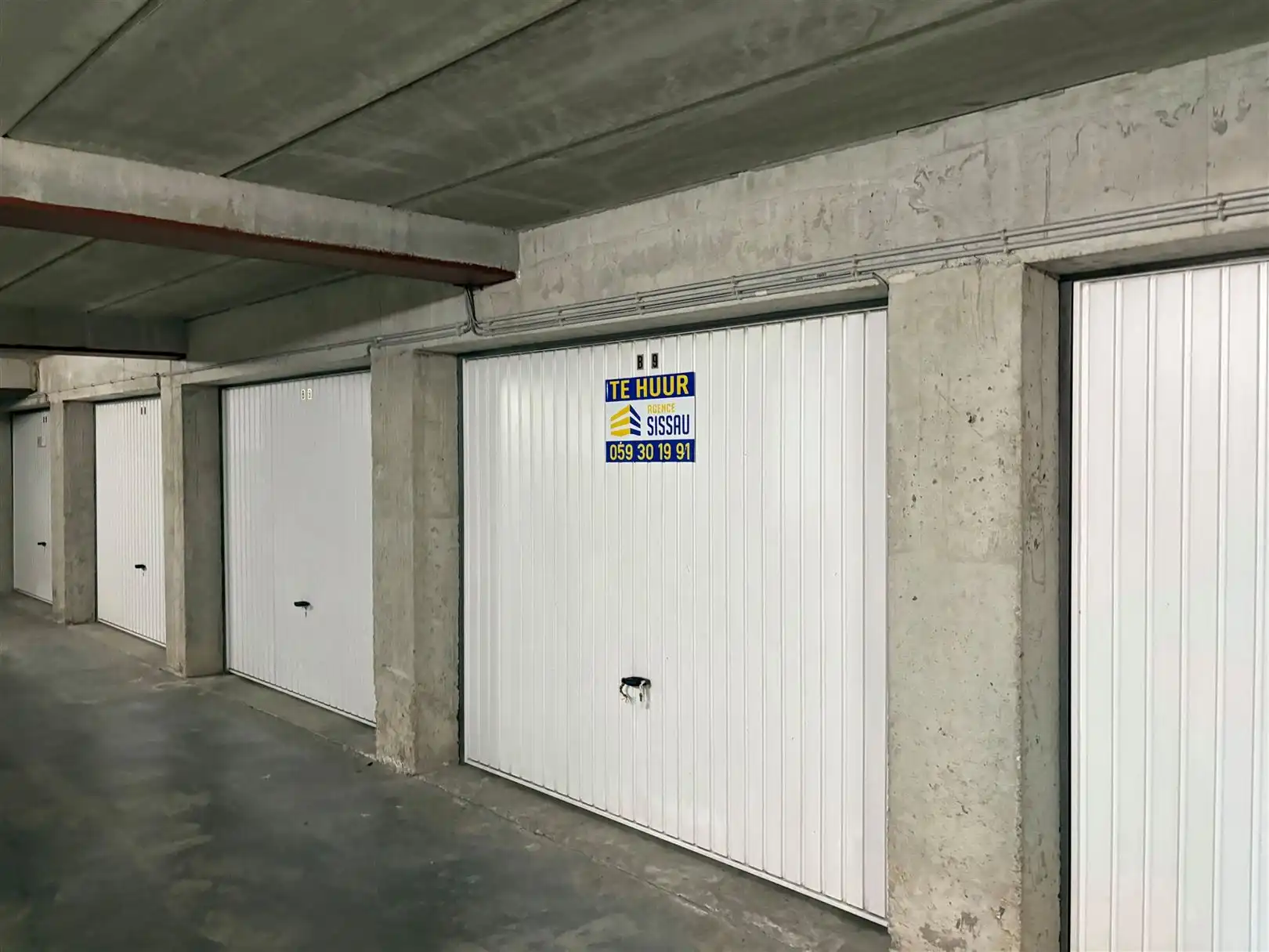 garage foto {{pictureIndex}}