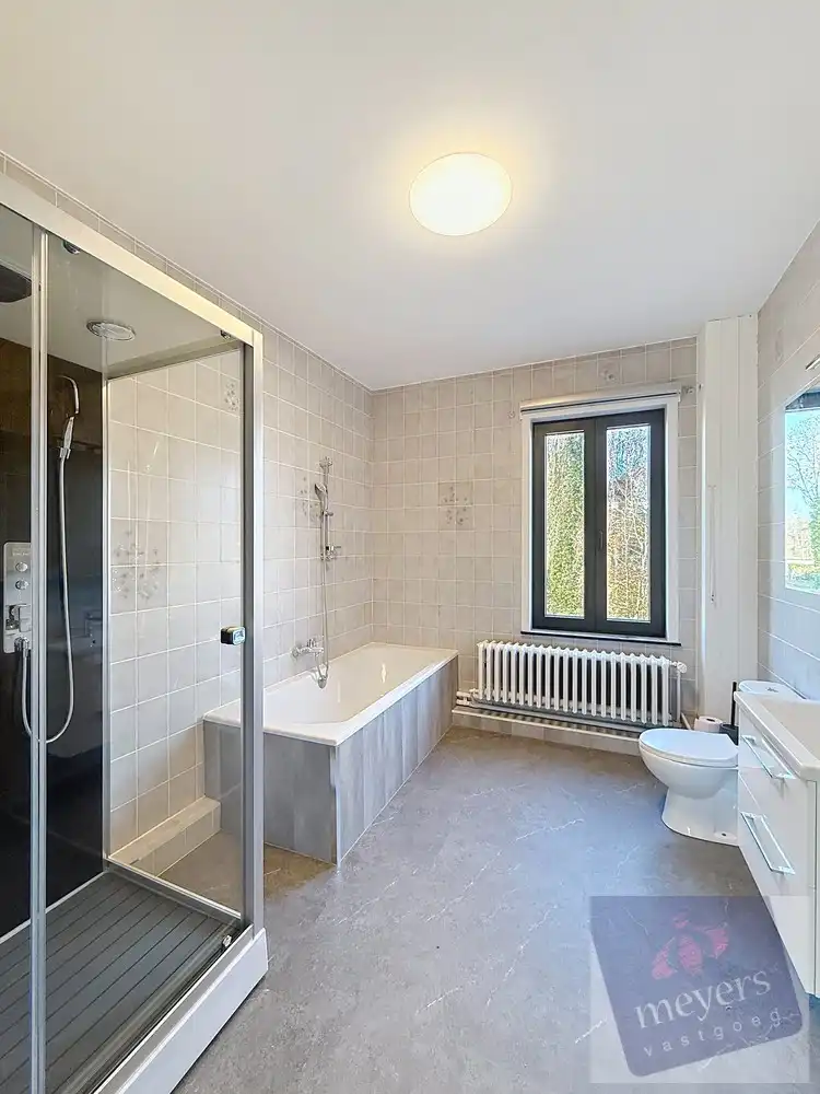 Stijlvolle halfopen bebouwing met tuin op centrale ligging in Hasselt foto 17