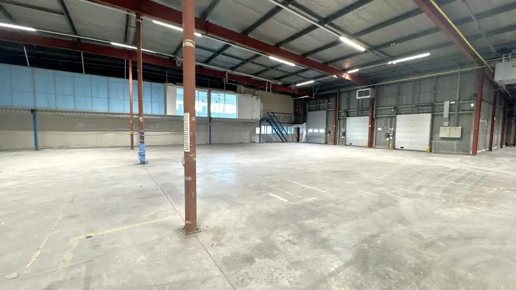 Logistieke loods met laadkades te huur nabij E19 in Kontich foto 11