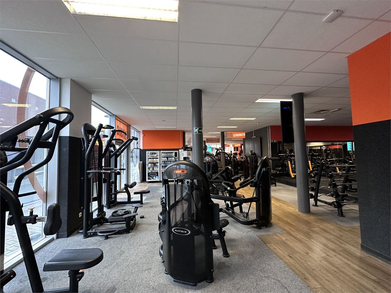 MODERN RUIM COMMERCIEEL GELIJKVLOERS NABIJ NINIA foto 14