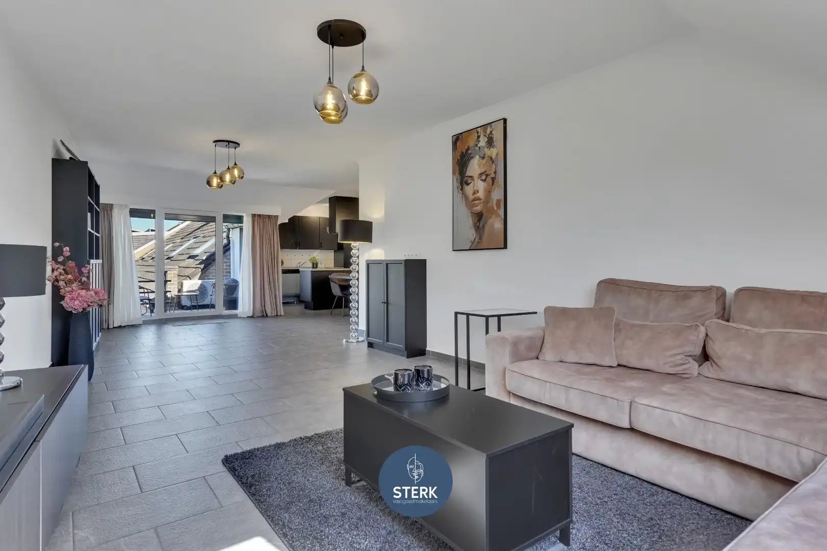 INSTAPKLAAR APPARTEMENT MET 3 SLPKS EN GARAGE TE HERDEREN !  foto 2