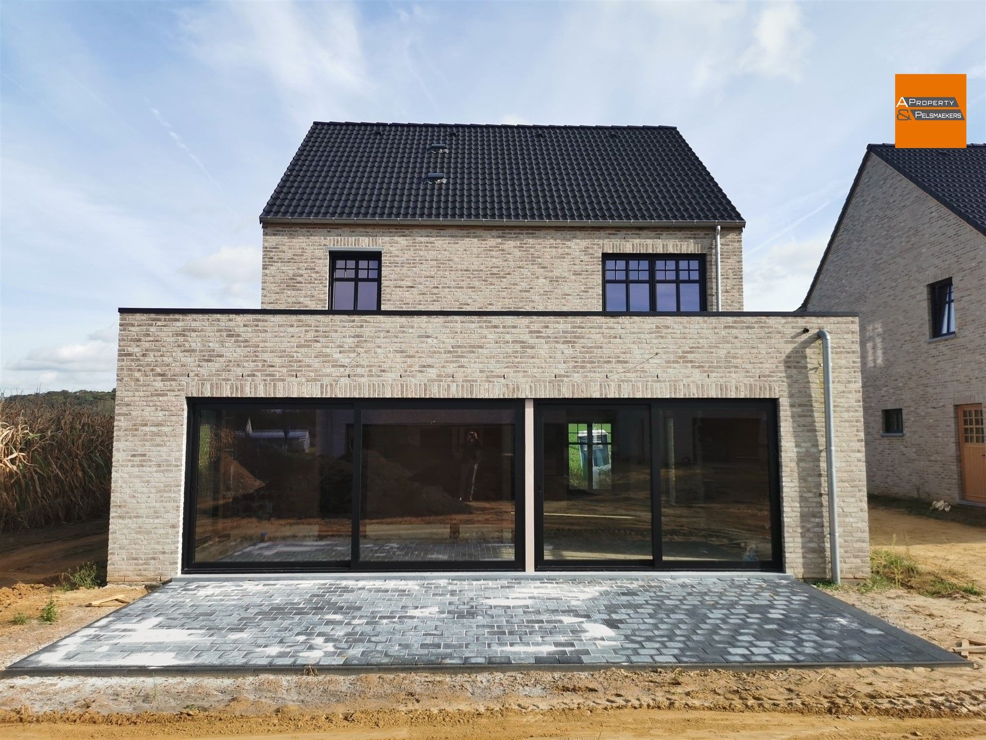 Nieuwbouwwoning met 4 slaapkamers foto 8