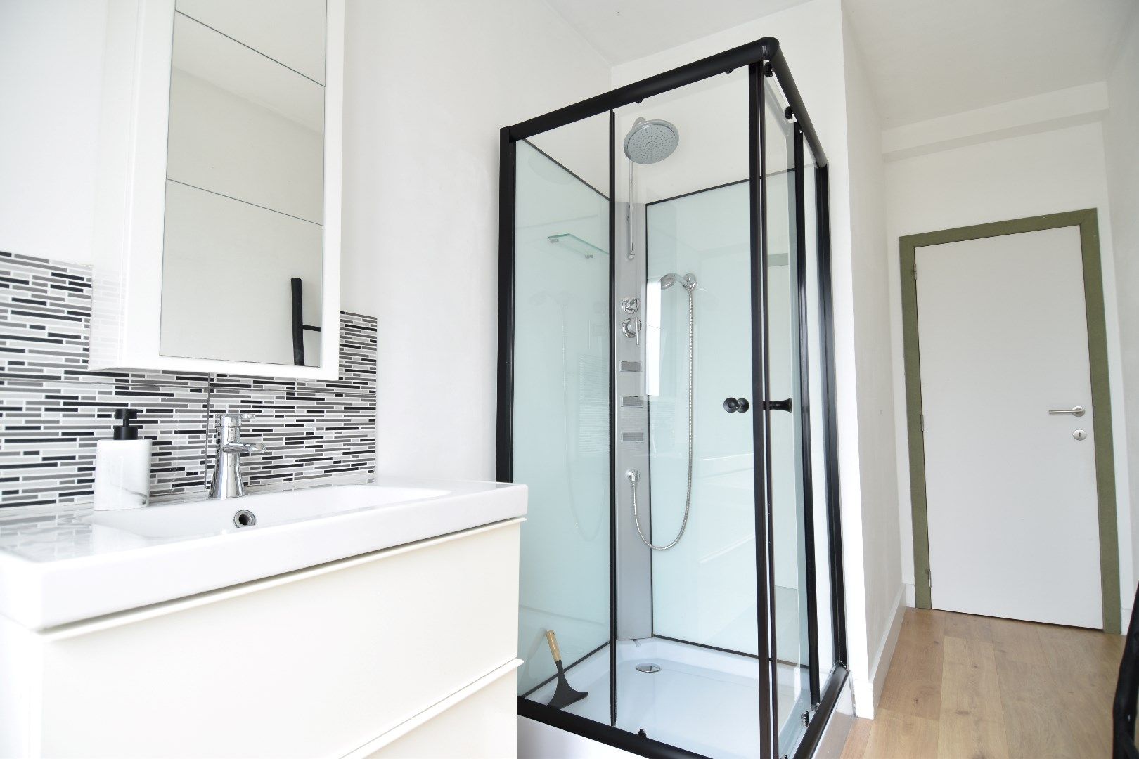 Instapklare gezinswoning met 4 slaapkamers en landelijk vergezicht foto 7