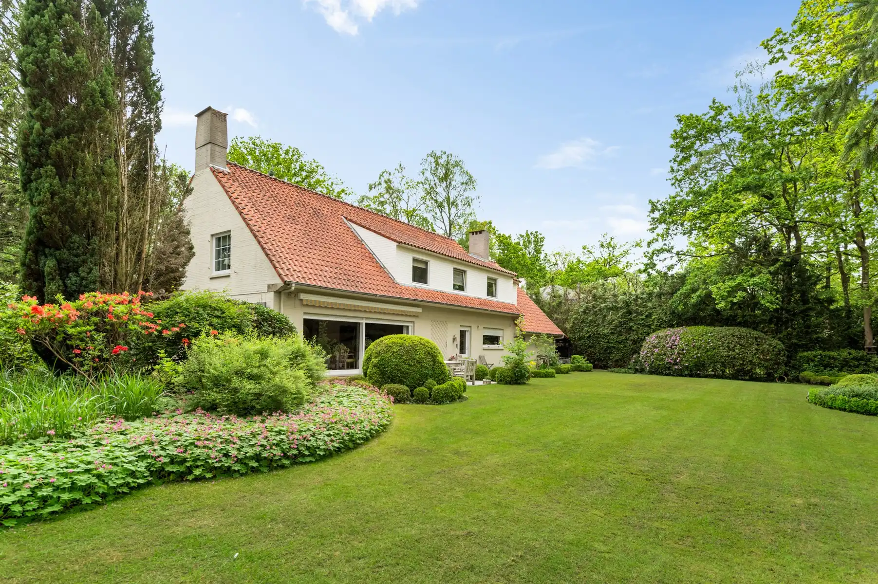 Hoofdfoto van de publicatie: Elegante villa op een uitstekende ligging