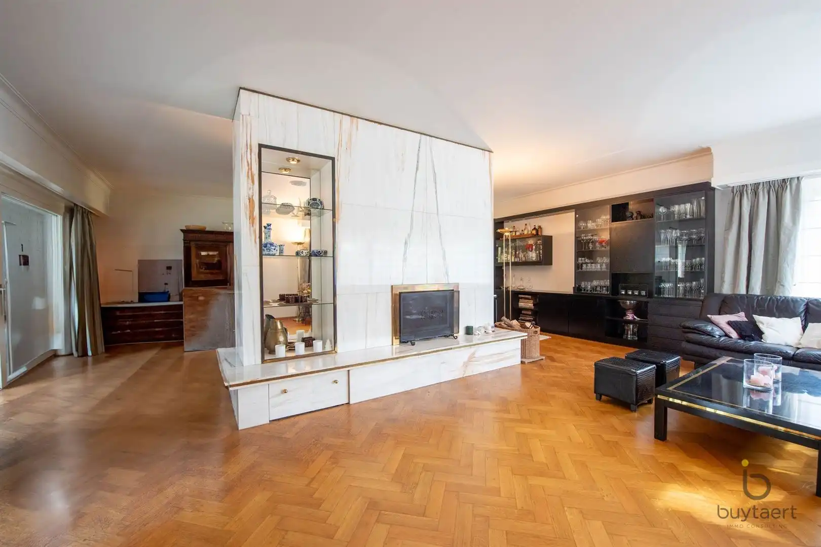 LICHTRIJK WONEN OP DE GRENS VAN SCHILDE EN ZOERSEL: OP TE FRISSEN SPLIT-LEVEL WONING MET TUIN EN ZWEMBAD. foto 7